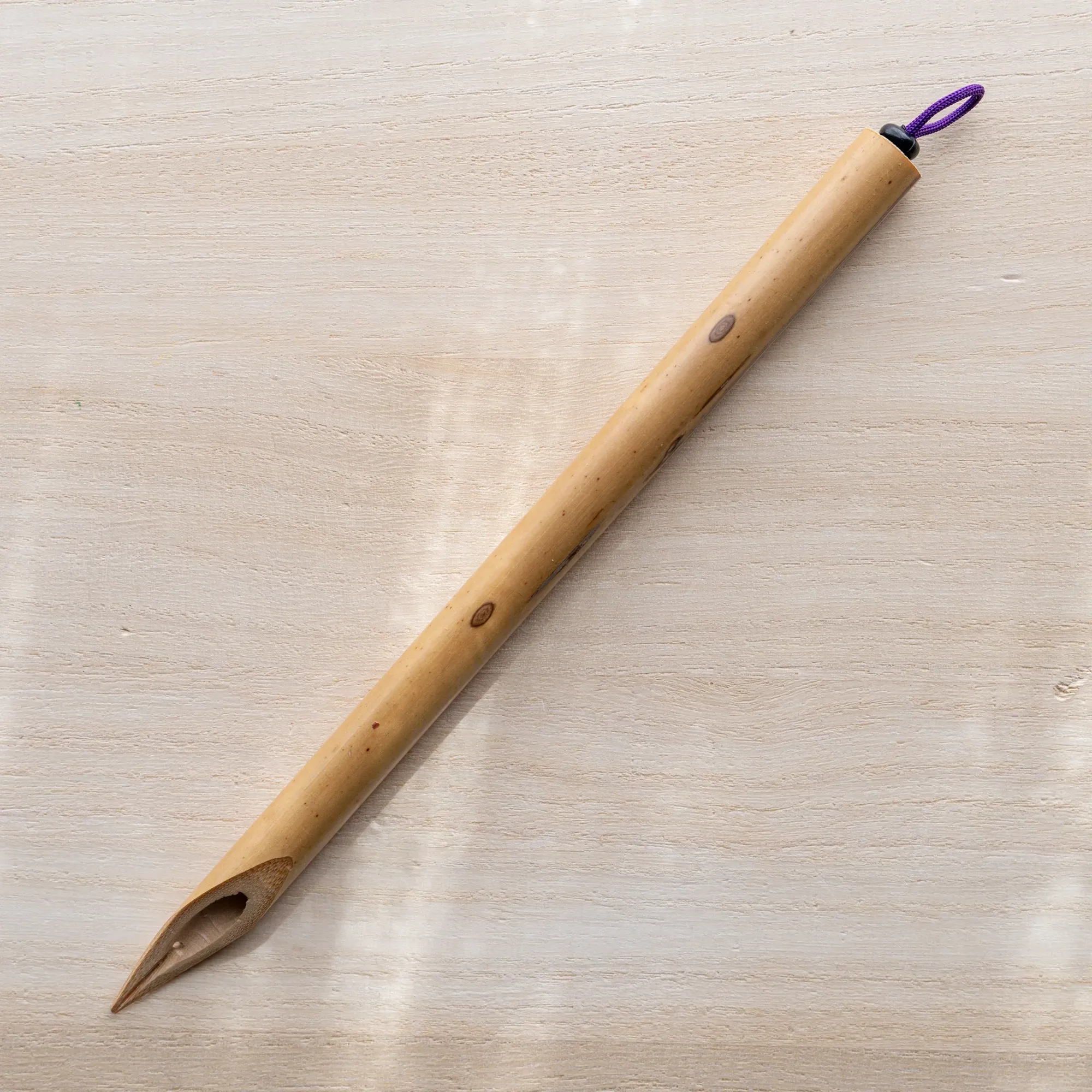 Boku-Undo natural bamboo dip pen on wooden surface